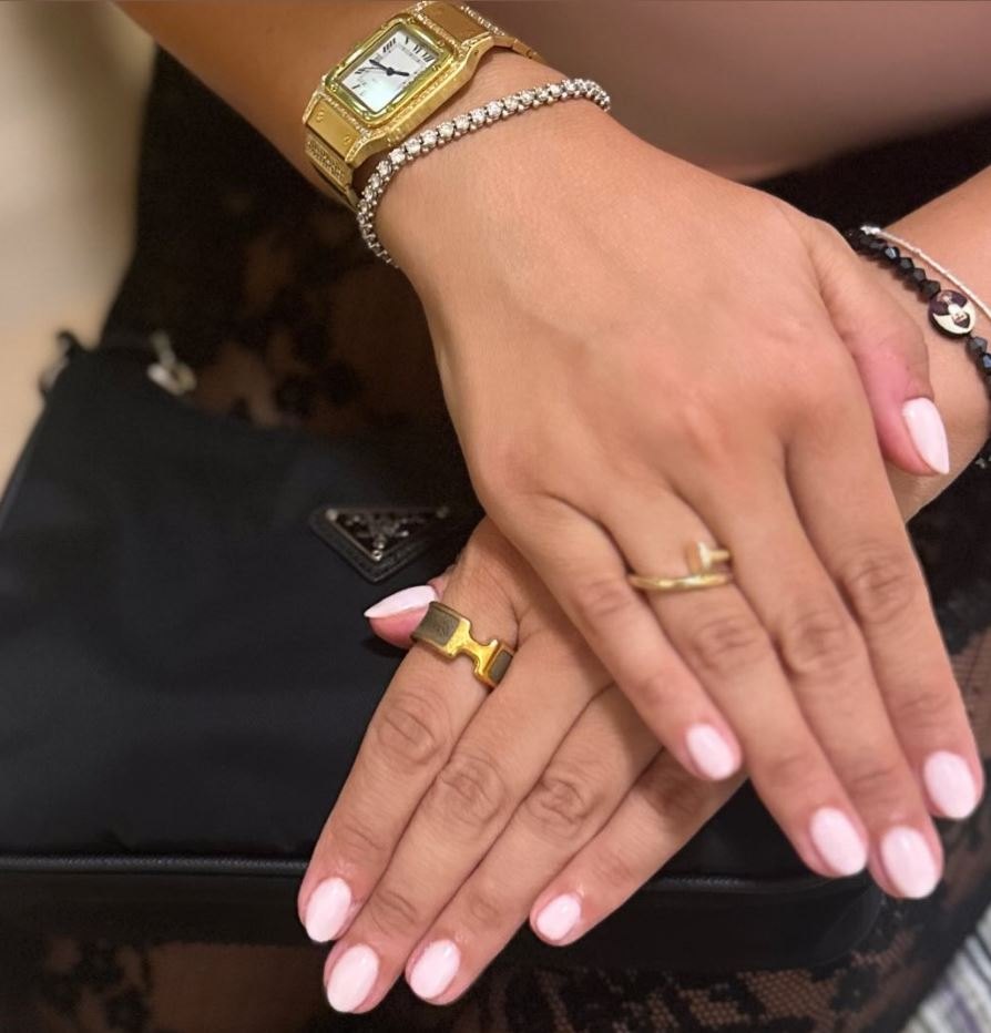 Soft blush manicure