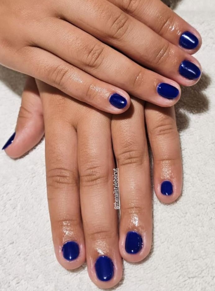 Navy gel manicure